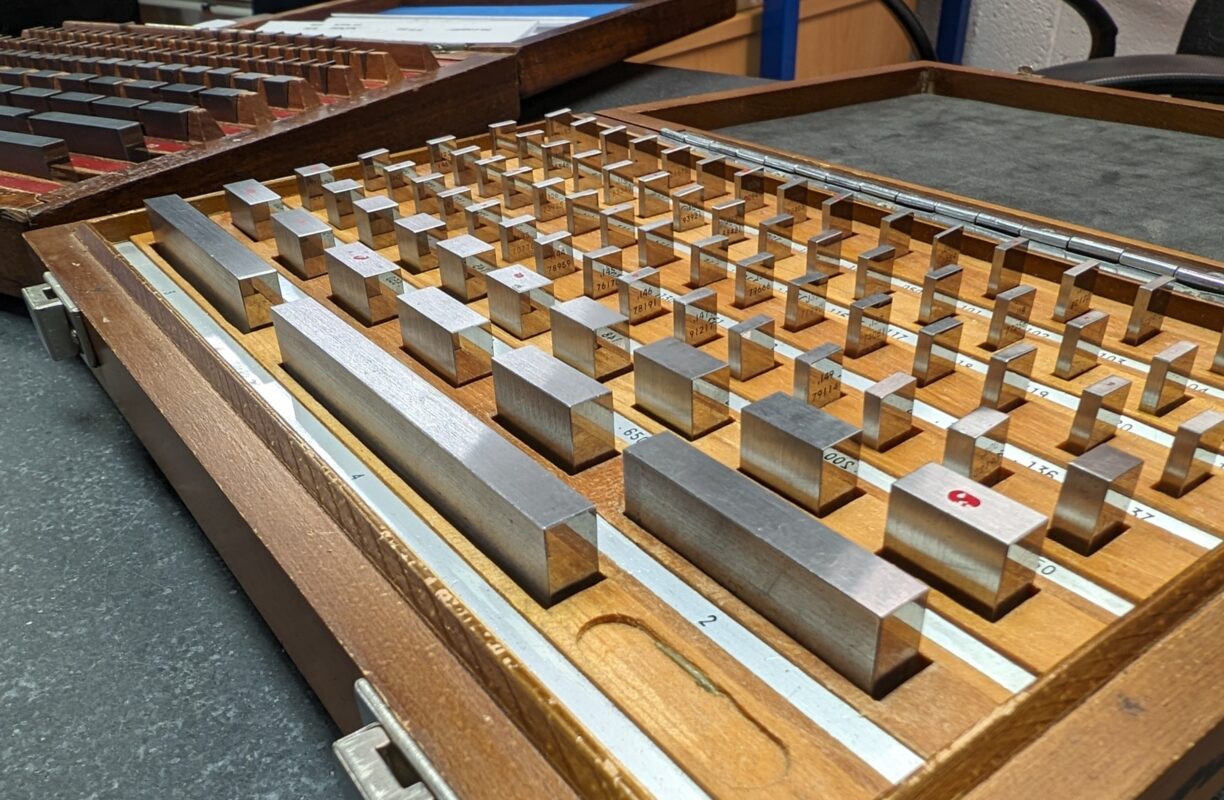 Set of boxed calibration measures