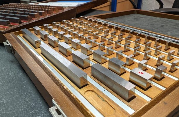 Set of boxed calibration measures