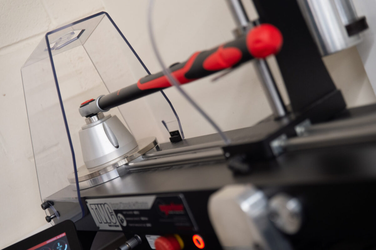 Torque wrench calibration at CoMech