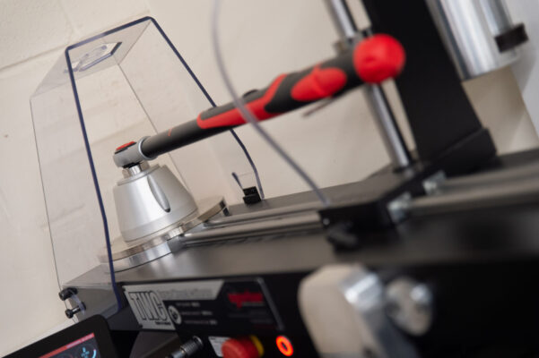 Torque wrench calibration at CoMech